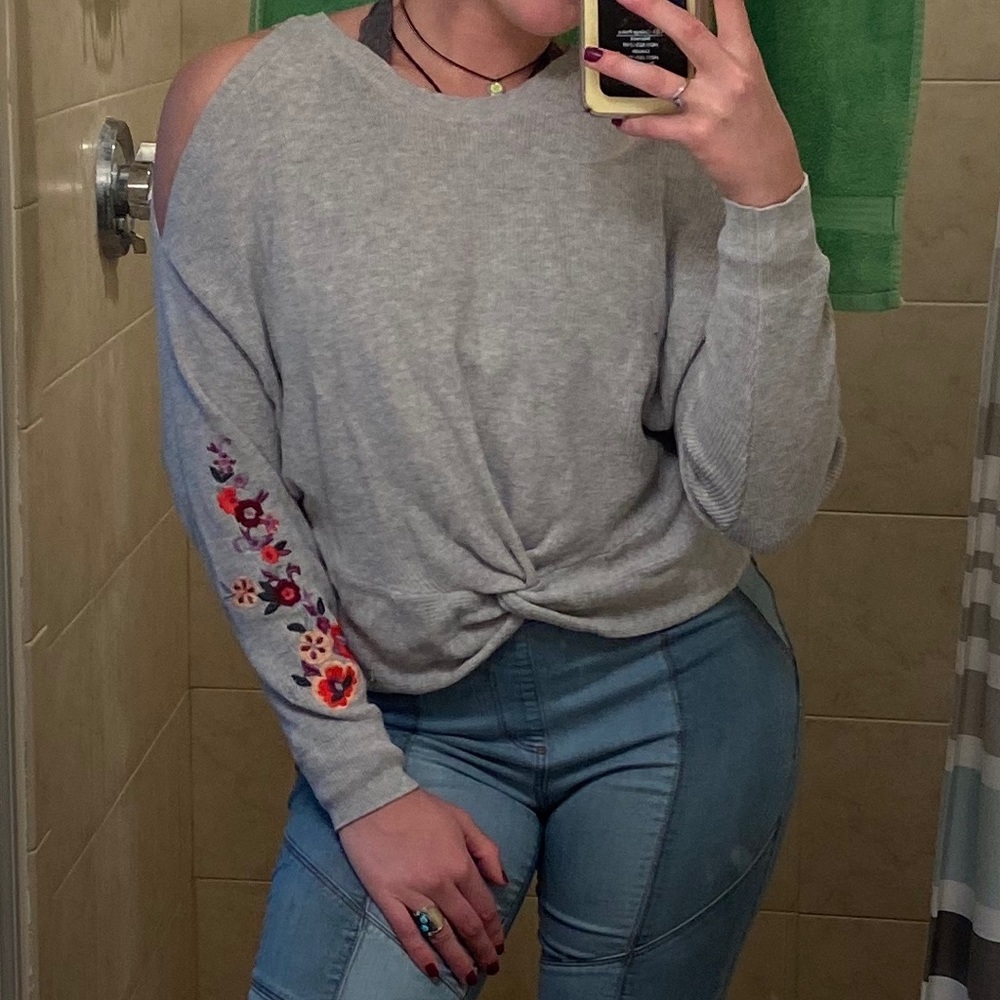 Express Sweater - Picture 2 of 5